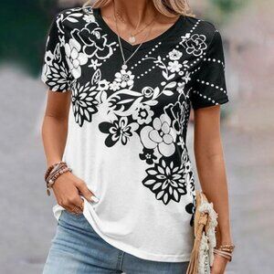 Floral V-Neck Black & White Top - 5X, Stretchy & Stylish NWOT